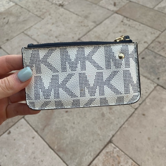 Micheal Kors keychain wallet - Picture 2 of 16